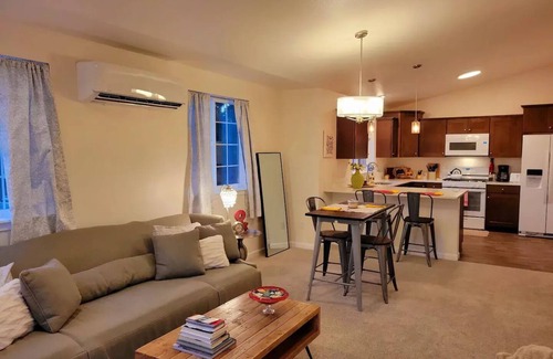 Redmond House | Birdsnest Rest Downtown Redmond Or. Walk to restaurants, breweries and shopping!