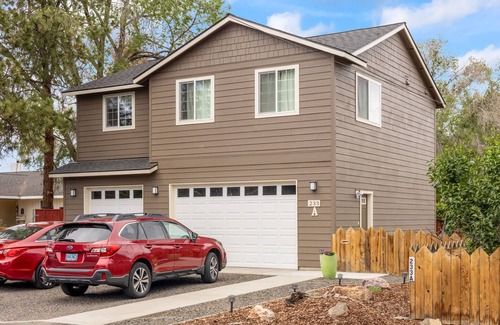 Redmond House | Birdsnest Rest Downtown Redmond Or. Walk to restaurants, breweries and shopping!
