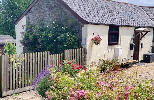 Woolfardisworthy House | Birdsong Cottage