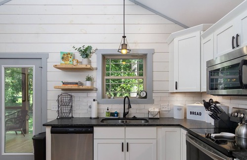 Waynesville Cottage | Birdsong Cottage - Junaluska