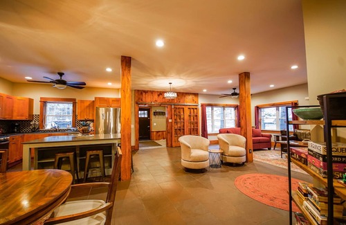 Keene House | Birdsong -spacious & welcoming- your High Peaks getaway