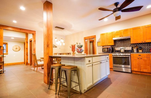 Keene House | Birdsong -spacious & welcoming- your High Peaks getaway