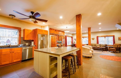 Keene House | Birdsong -spacious & welcoming- your High Peaks getaway
