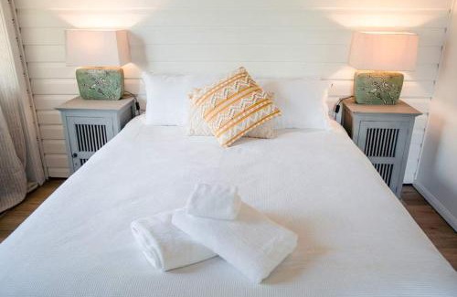 Palmwoods Apartment | Birdsong Train Carriage Cabins