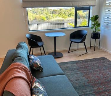 Raglan Apartment | Birdsong Water View 2 Bedroom Apartment