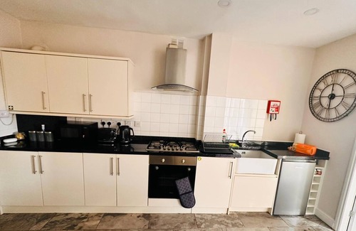 Shirley Apartment | Birmingham Blissful Apartment with 2 Bedrooms