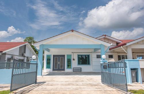 Si Rusa House | Biru Home Port Dickson 15 pax