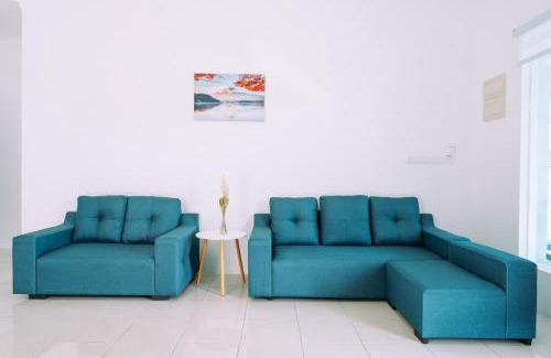Si Rusa House | Biru Home Port Dickson 15 pax