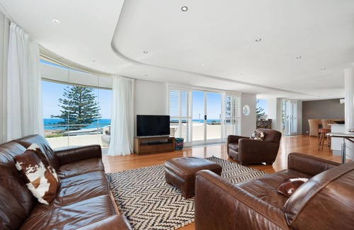 Anna Bay House | Birubi Lighthouse - Whale Watching Splendour