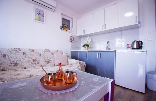 Blagaj Apartment | Bise Resort - Holiday Home Solar with Shared Swimming Pool