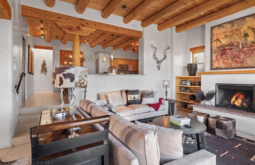 Tesuque House | Bishop's Lodge Villa 44B | Views & Luxury
