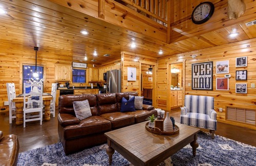 Broken Bow Cabin | Bison Boot Lodge & Tipi - Hot Tub - Fireplace