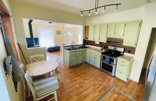Gardiner House | Bison Bungalow: views of Yellowstone, 2-bedroom house & WiFi, Gardiner, MT