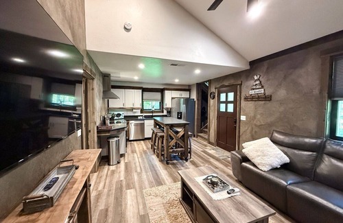 Whitefish House | Bison Ridge Cabin #4 | Pet Friendly | 4BR Getaway w/Hot Tub, Fire Pit & Grill | Sleeps 10!
