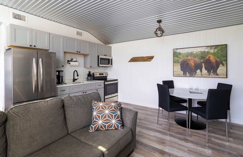 Johnson City House | Bison View – Private Cabin w/Hot Tub on acreage