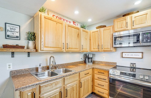 Lake Ozark House | 'Bittersweet Lakefront Retreat' w/Hot Tub & Dock!