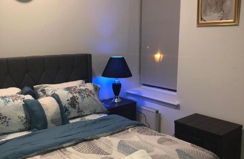 Port Morris House | BiverlyHills Holiday Home