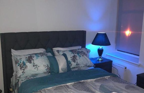 Port Morris House | BiverlyHills Holiday Home