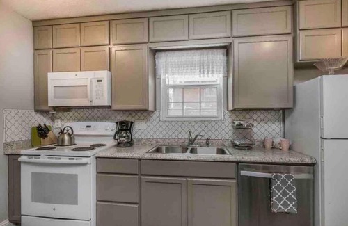 Amarillo House | Bivins Suite Perfectly Located off I-40