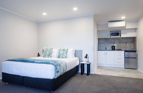Woodhill Hotel | Bk's Pohutukawa Lodge