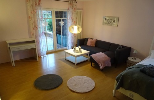 Wiesmoor Apartment | Blüteno1 mit Sauna, Kamin und Garten. Haustierfreundlich!