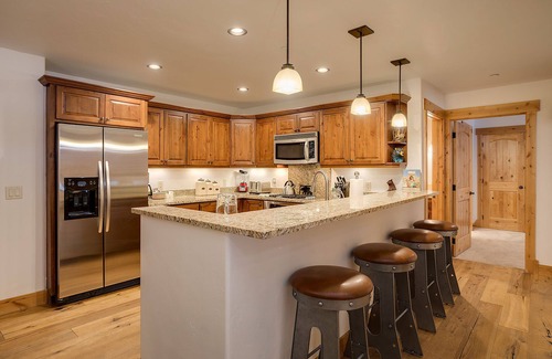 Steamboat Springs Condo | BL6108 | Ultimate Vacation Experience | Private Hot Tub | Air Chilling | 4 Pools