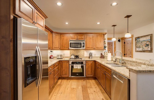 Steamboat Springs Condo | BL6108 | Ultimate Vacation Experience | Private Hot Tub | Air Chilling | 4 Pools