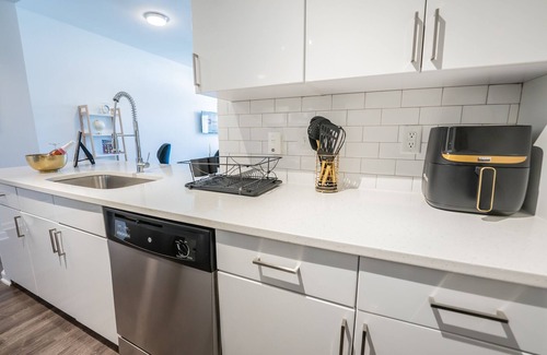 Home Park Apartment | Black and Gold Experience | Best location Downtown Atlanta ideal for long stays