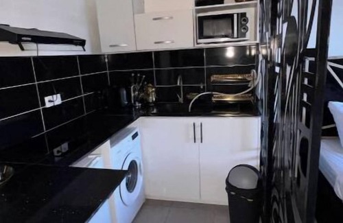 Cayenne Apartment | Black and white