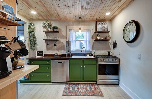 Indianapolis House | Black Barn Indy-Secluded Suburban Retreat! 10 minutes from downtown!