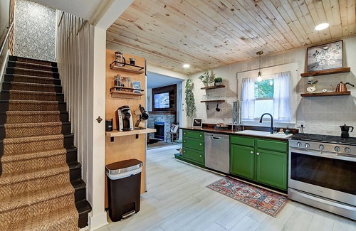 Indianapolis House | Black Barn Indy-Secluded Suburban Retreat! 10 minutes from downtown!