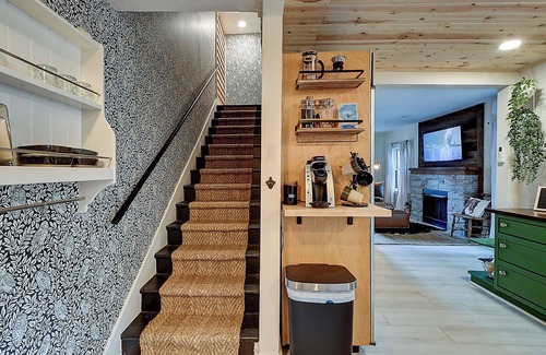 Indianapolis House | Black Barn Indy-Secluded Suburban Retreat! 10 minutes from downtown!