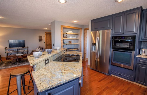 Beech Mountain Cabin | Black Bear 5BR Cabin - Hot Tub - Fire Pit - Game Room - Views! Beech Mountain