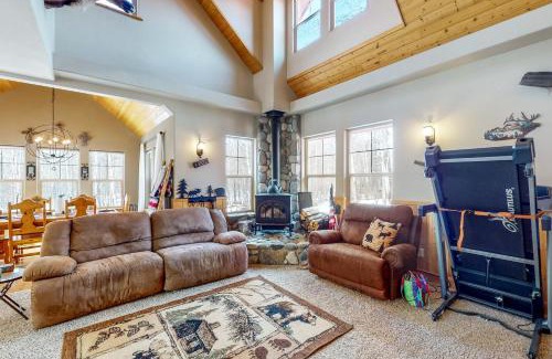 Fishhook House | Black Bear Abode