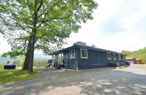 Berkeley Springs House | Black Bear Cabin - Fire Pit, Grill, View, Pet Friendly, Fireplace, King Bed, Wifi, Game Room