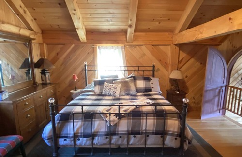 Ludlow House | Black Bear Cabin - Post & Beam Ski House, 3 miles from Okemo