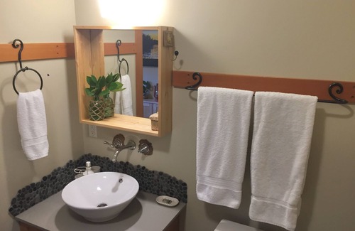 Tofino House | Black Bear Guesthouse