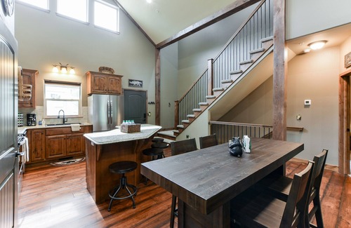 Hollister House | BLACK BEAR LODGE-2Pools&SplashPad Private HotTub, Arcade, PoolTable