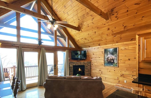 Gatlinburg Cabin | Black Bear Tracks (a true log cabin)