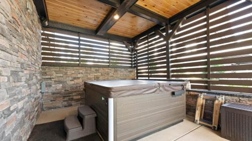 Lake Norman of Catawba House | Black Bear Lodge by AvantStay Lakefront Dock Pool Theater Sleeps 20