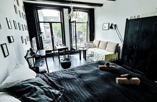 De Weteringschans Bed & Breakfast | Black Beauty amazing apartment in the heart of Amsterdam