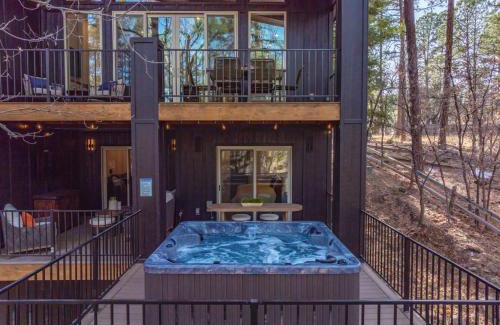 Ruidoso House | Black Beauty Midtown with Hot Tub