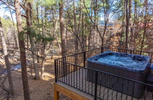 Ruidoso House | Black Beauty Midtown with Hot Tub