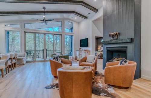 Ruidoso House | Black Beauty Midtown with Hot Tub
