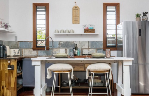 Bangalow Apartment | Black Beauty Studio - Bangalow Secluded Heaven