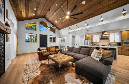 Torreon House | Black Beauty