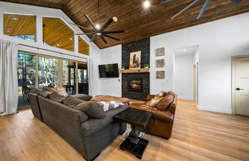 Torreon House | Black Beauty