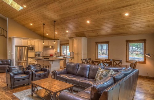 Black Butte Ranch House | Black Butte Ranch Rock Ridge 004
