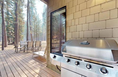 Black Butte Ranch House | Black Butte Ranch: Partridge Foot Cabin lot #RR83