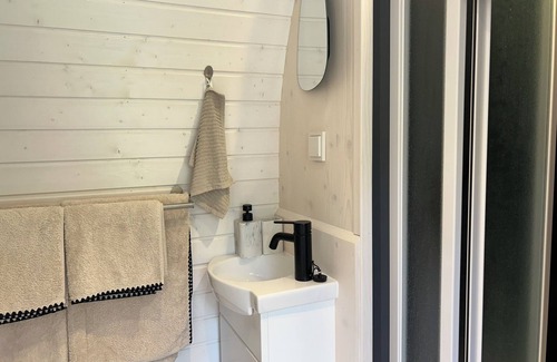 Auvillars Cabin | Black cabin between stud farm and forest, 20 minutes from Deauville